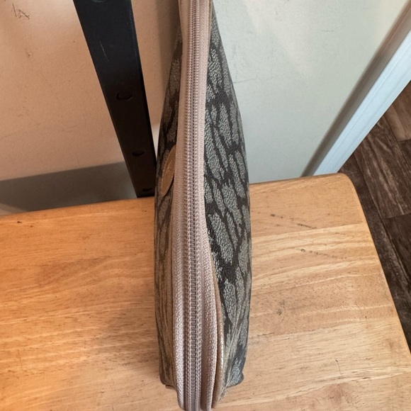 Yves Saint Laurent Clutch - Picture 5 of 9